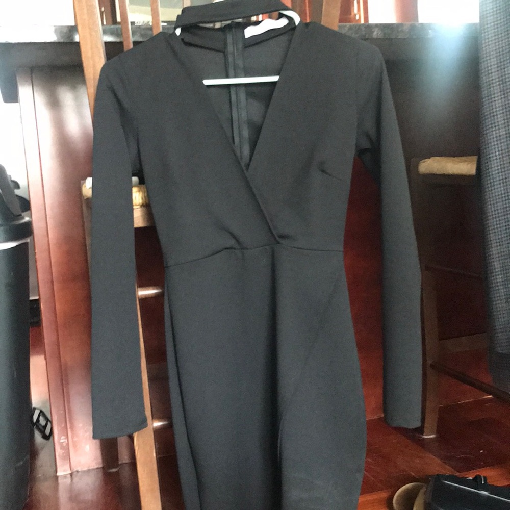 V neck long sleeved dress